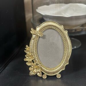 Elegant Gold Oval Photo Frame
